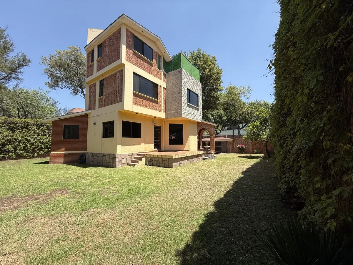 Casa en venta en Los Prados Coapa, CDMX – 513 m² de terreno para disfrutar de tu espacio