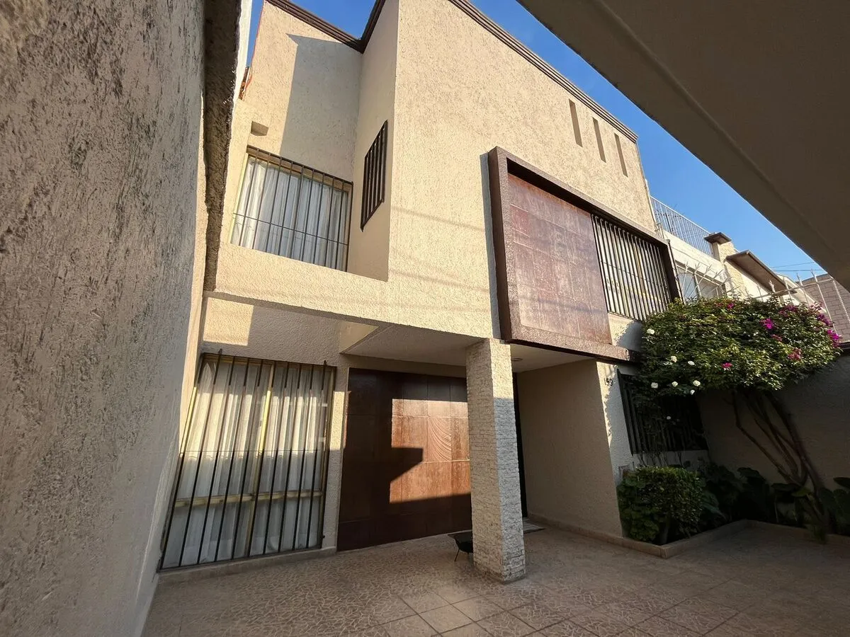 Casa en El Vergel Coapa, Tlalpan – Estilo de vida cómodo y funcional