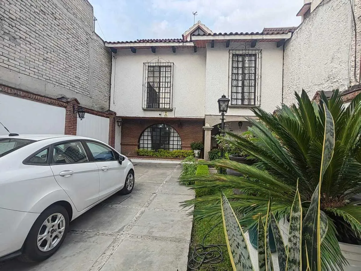Casa en venta en Villa Quietud, Coyoacán – Rústica con encanto y comodidad moderna